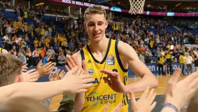 令人瞩目的 令人瞩目的