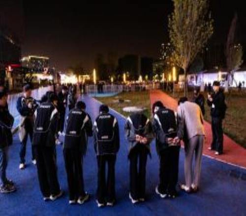 二点球由后 二点球由后